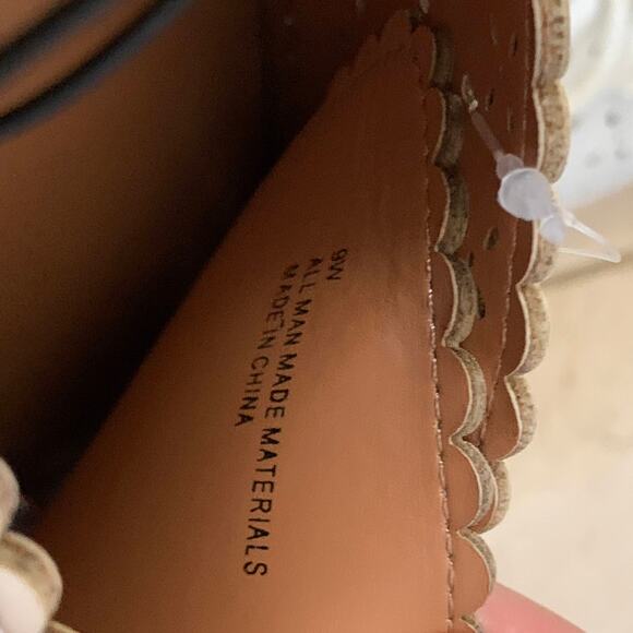 Torrid 9 W Faux Leather Laser Cut Lace Up Sneaker Casual Shoes Scalloped White - Picture 8 of 15